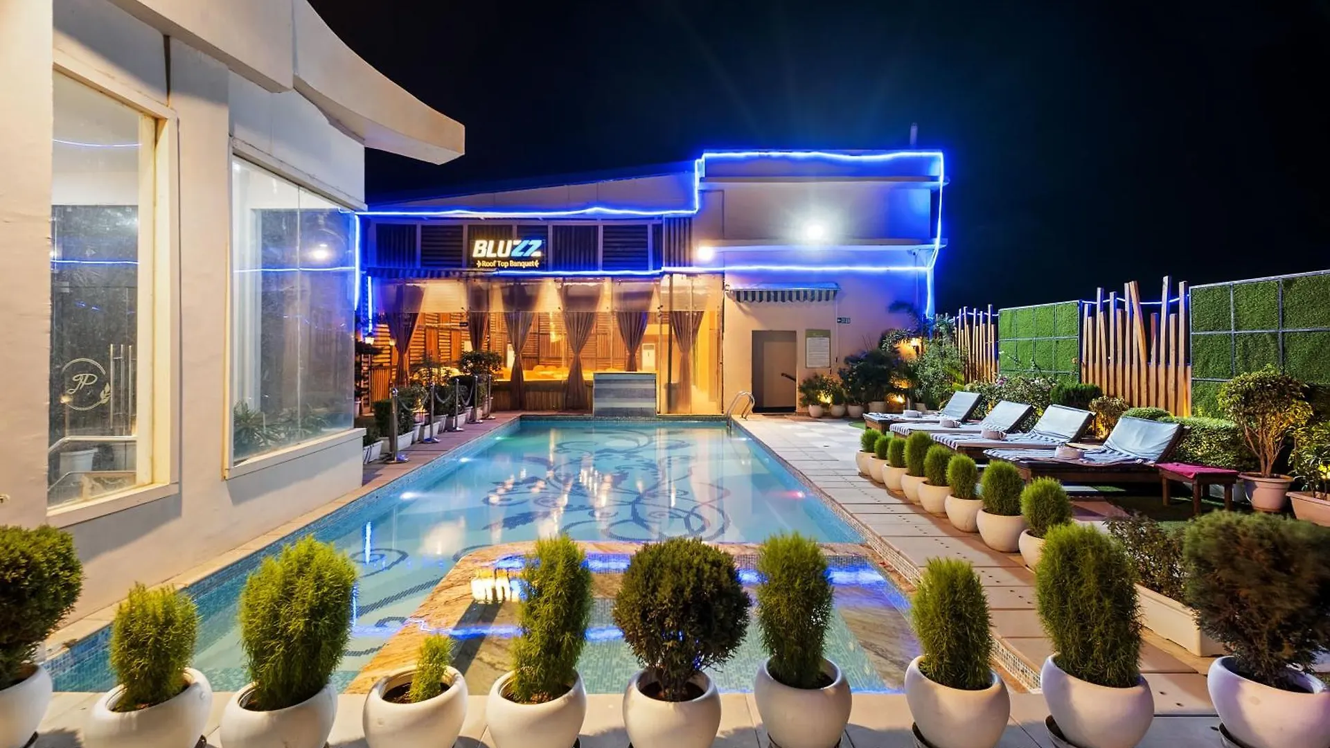 Hotel Prime Land Varanasi 3*,  India