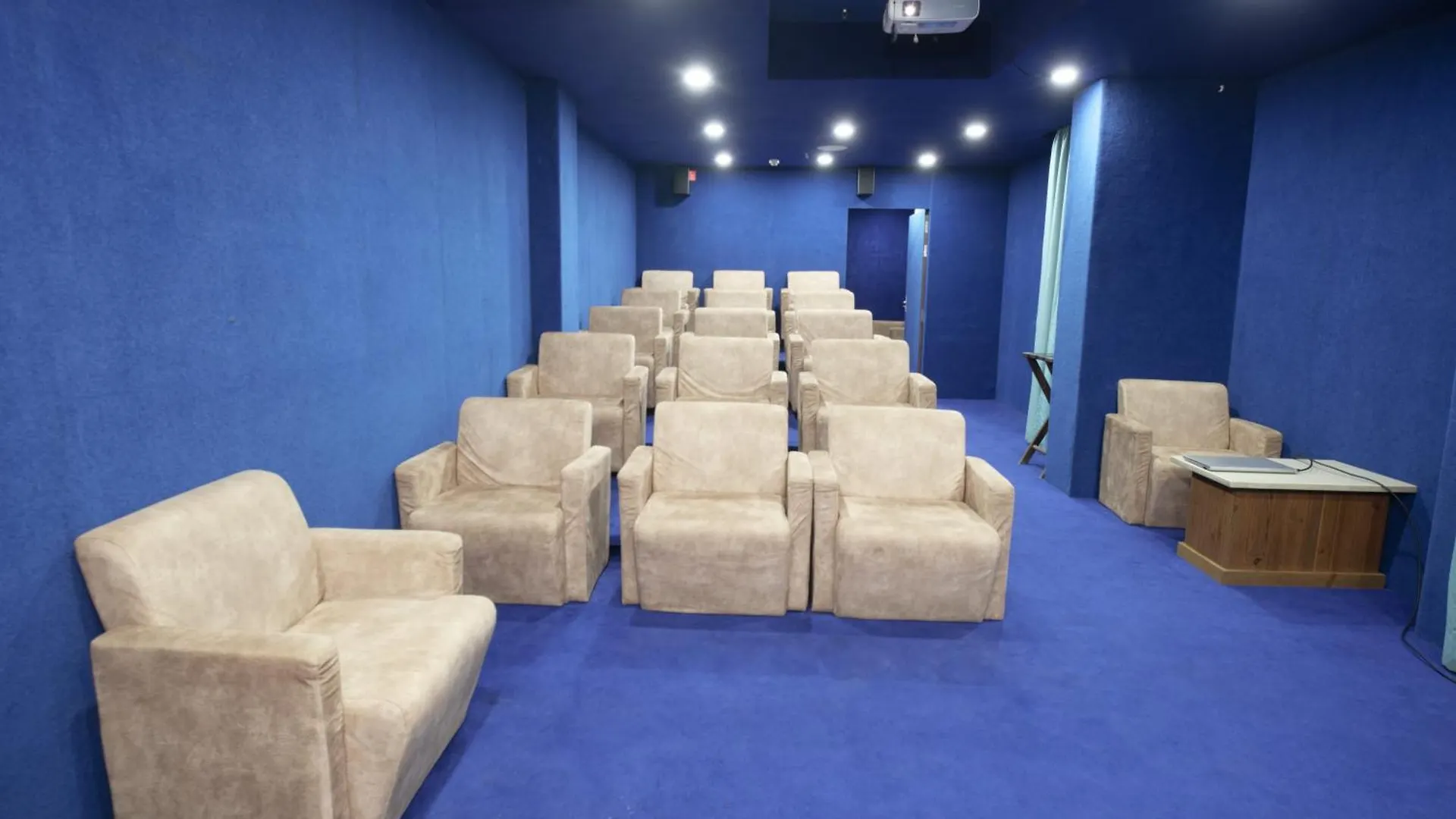 ***  Hotel Prime Land Varanasi India