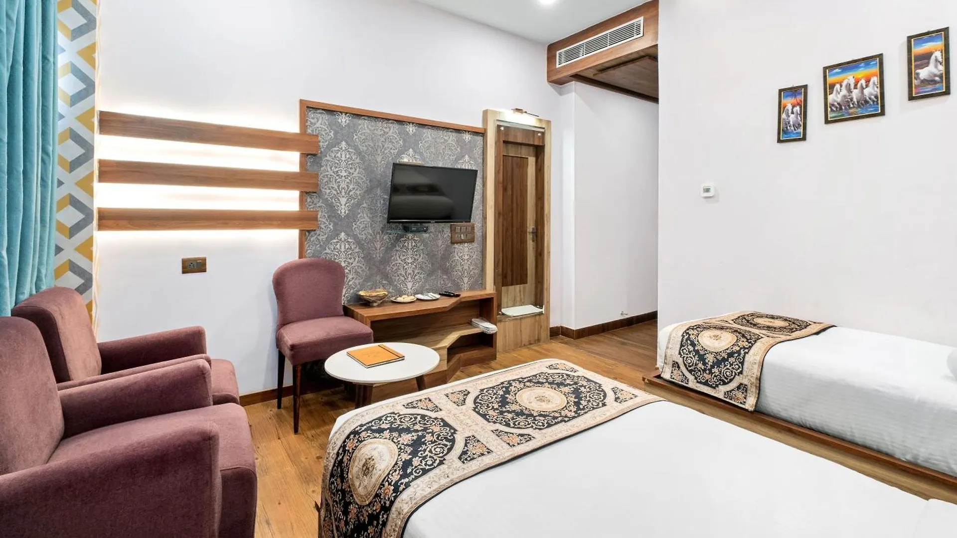 Hotel Prime Land Varanasi India